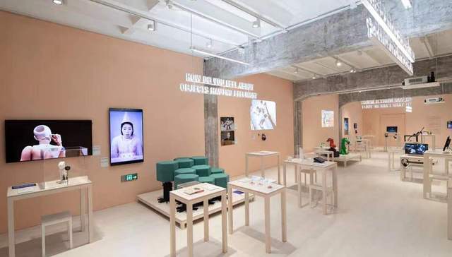 过去重重叠叠，野草与生命在废墟中萌生 | 2月沪京展览推荐