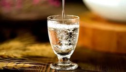 白酒吵“價(jià)”，茅臺(tái)聲高