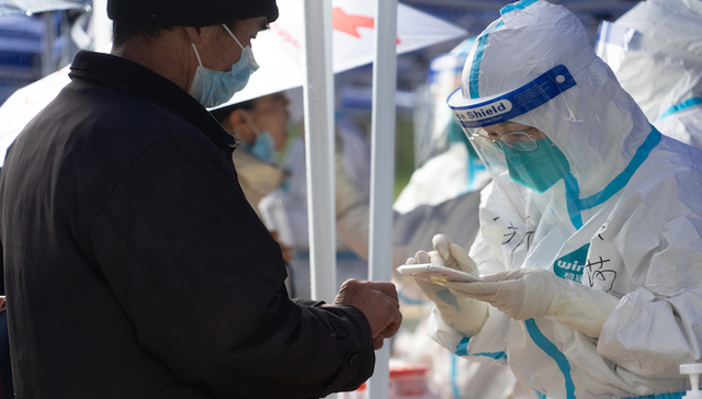 在防疫岗上过年的人｜春节，我们值守