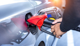 成品油开年“二连涨”， 加满一箱油多花12元