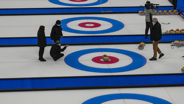 看冬奥 | 2月2日：首个比赛日，冰壶混双打头阵