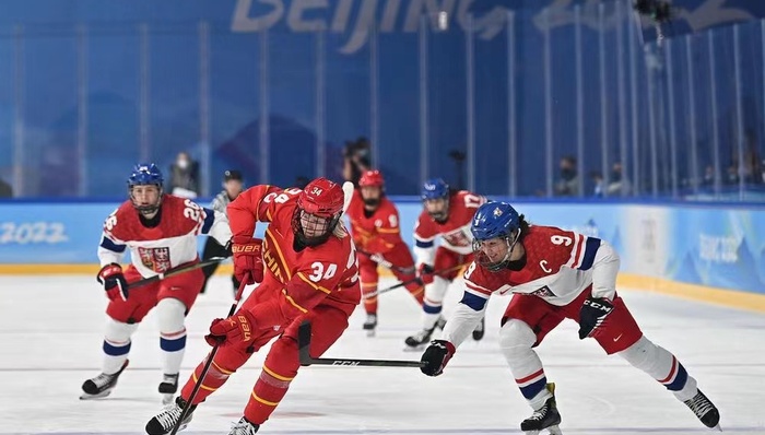 中国女冰时隔12年重返冬奥，首战败北力争小组出线