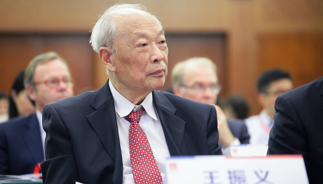 院士放弃申请专利初衷可嘉，但行为并不值得鼓励