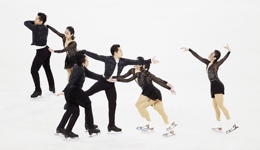 冬奧會(huì)花滑團(tuán)體賽中國隊(duì)暫列第三，“蔥桶組合”雙人滑第一