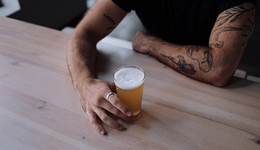 年輕人過(guò)年，不愛(ài)茅臺(tái)愛(ài)精釀