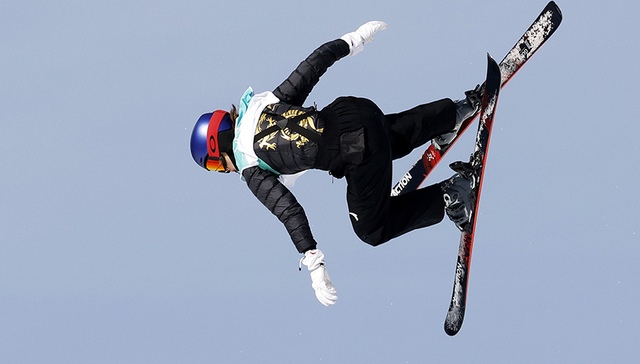自由式滑雪女子大跳台资格赛，中国选手谷爱凌晋级决赛