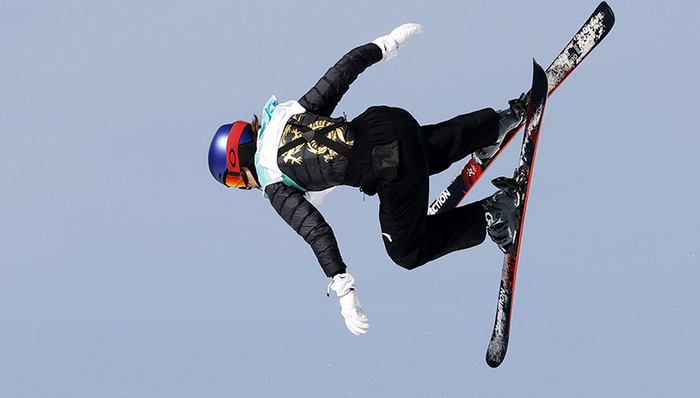 自由式滑雪女子大跳台资格赛，中国选手谷爱凌晋级决赛