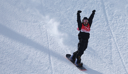 历史性突破！苏翊鸣单板滑雪坡面障碍技巧摘银