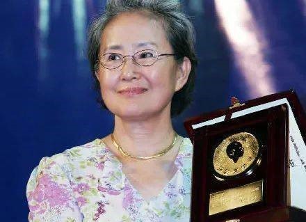 茅奖作家张洁逝世，曾带动以爱情婚姻生活为主的个人化写作潮流