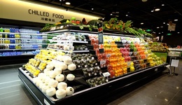 超市里的年货区静悄悄