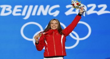 冬奥战报｜2月8日：谷爱凌自由式滑雪大跳台摘金，金博洋发挥出色成功晋级