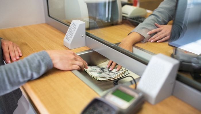 “个人存取现金超5万元需登记”上热搜，新规背后意图为何？是否影响日常存取？