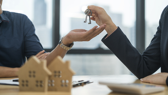 【深度】明星“跳单”风波背后：房产中介模式之辩