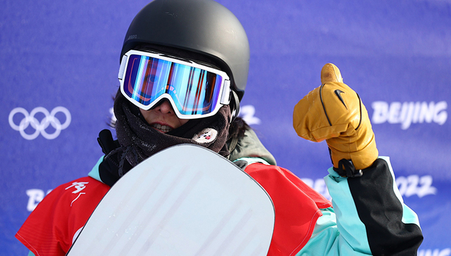 克洛伊·金蝉联单板滑雪女子U型场地技巧冠军，中国选手无缘奖牌