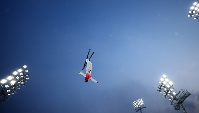 美国队夺得自由式滑雪空中技巧混合团体冠军，中国“四朝元老”组合遗憾摘银