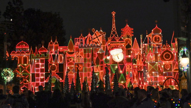 迪士尼一季度净利润暴涨64倍，乐园、流媒体业务双双起飞