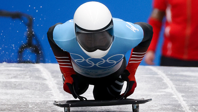 历史性突破！闫文港夺得男子钢架雪车铜牌