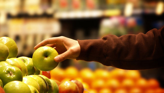 断臂求生，新华都向控股股东出售11家零售子公司，转型“网商”走得通吗？