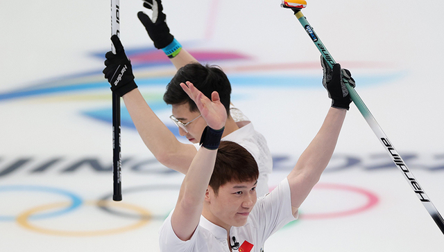 调整及时！中国男子冰壶队取得两连胜