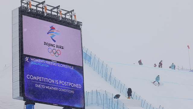 大雪天比不了滑雪比赛，天气原因延期是冬奥常态