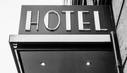 賣酒店，不丟人