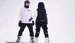 滑雪教练网红化浪潮来了，月入30万