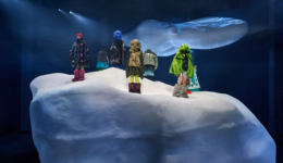 盟可睞聯(lián)名系列將目光投向海底世界，馬吉拉Tabi油漆飛濺靴充滿實(shí)驗(yàn)感｜是日美好事物