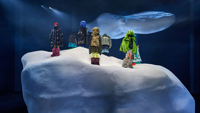 盟可睐联名系列将目光投向海底世界，马吉拉Tabi油漆飞溅靴充满实验感｜是日美好事物