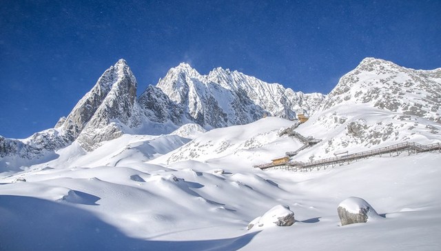 地方新闻精选｜丽江明确擅入未开发区域救援费用自付 广西全州禁止一切超50人聚餐