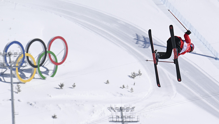 看冬奥 | 2月15日：谷爱凌、苏翊鸣同日冲金，老将贾宗洋、齐广璞个人赛继续追梦