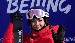 再收一枚獎牌！谷愛凌自由式滑雪坡面障礙技巧奪銀