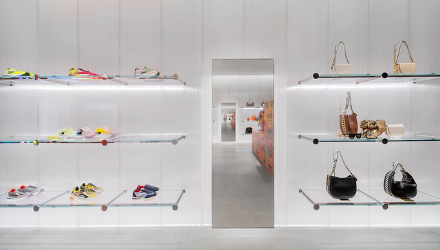 Stella McCartney精品店打造沉浸式复古音乐空间，Qeelin珠宝满载浓情蜜意｜是日美好事物