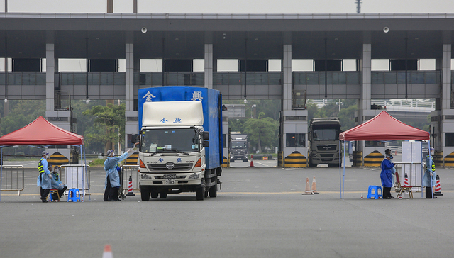 深圳口岸已检出47名跨境货车司机阳性，供应香港鲜活物资压力加大