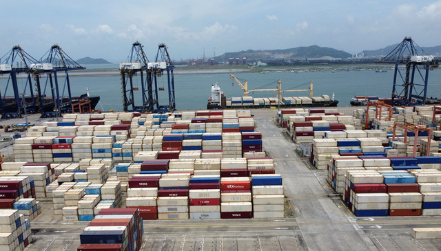 全球航运公司去年爆赚了1900亿美元，这么多钱他们怎么花