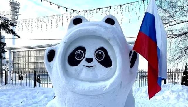 冰墩墩,冬奥村,雪容融,顶流,无人机,运动员,卡门,视频,外媒,粉丝
