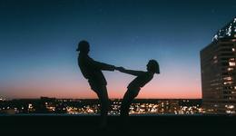 这一届情人节：开房去开黑，“合理性”成Z世代约会刚需