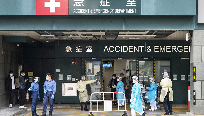 广东派出第一批内地支援香港抗疫流行病学专家组以及移动核酸检测车入港