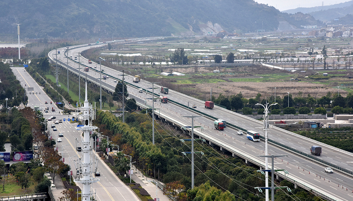 浙江全面推广高速公路差异化收费，费用受时段、出入口、车型影响