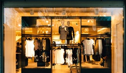 许仰天摸着张勇“上坡”