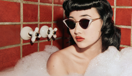 普拉達(dá)“飯團(tuán)”包袋百變可愛，古馳眼鏡復(fù)刻好萊塢明星迷人魅力｜是日美好事物