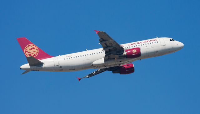 航班因风挡玻璃外层裂纹备降，吉祥航空对此回应