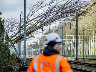 【图集】近30年来最强风暴“尤妮斯”袭击欧洲，已致十多人死亡
