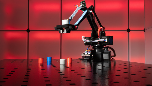 工人短缺工价高涨，珠三角工厂主加速“机器换人”计划