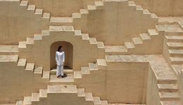 四面楚歌的宁德时代，重回巅峰该分几步？