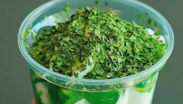 麦当劳出了“香菜新地”，爱不爱香菜的人都沉默了