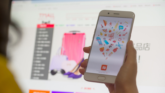 “800商家”转战抖快，一个李佳琦难救淘宝？