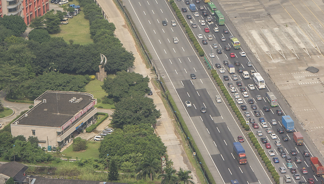 广东第一条高速公路将停止收费，中国首批高速收费期陆续到期