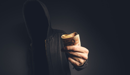 詐騙12名家長600余萬元“入學(xué)咨詢費”，上海一男子獲刑14年