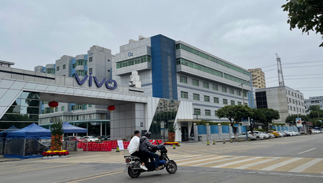 Migrant workers put new spin on ‘working from home