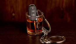 上海最“囧”交通事故現(xiàn)場 ：醉駕碰上假證